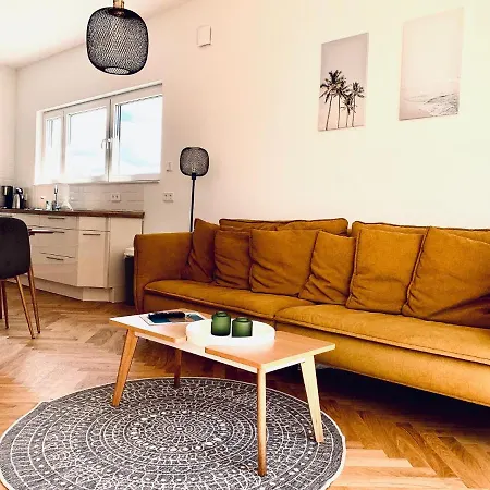 Modernes Am Mit Terrasse Apartment Grossraeschen