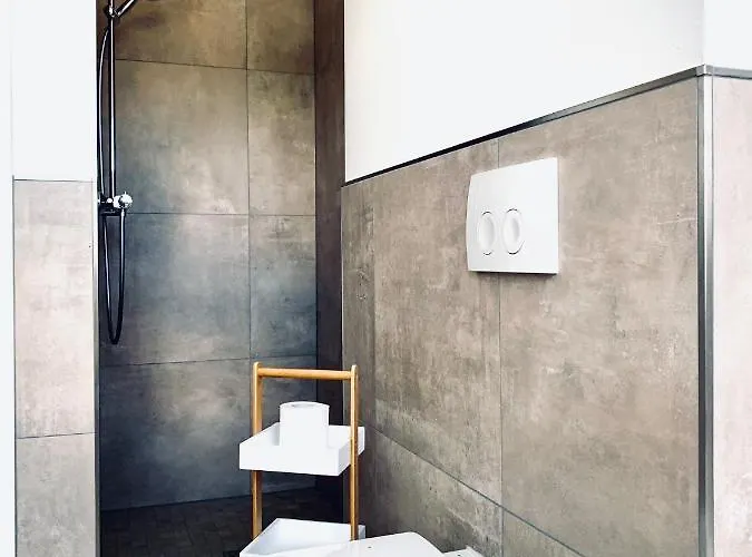 Modernes Am Mit Terrasse Apartamento Grossraeschen