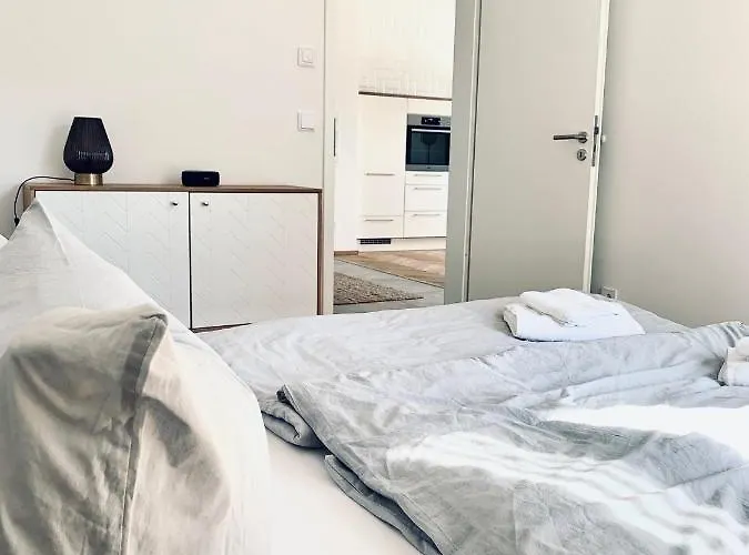 Modernes Am Mit Terrasse Apartamento Grossraeschen