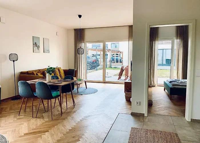 Modernes Am Mit Terrasse Apartamento Grossraeschen